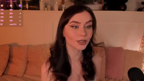 Una  online show from April 23, 2026, 1:02 pm