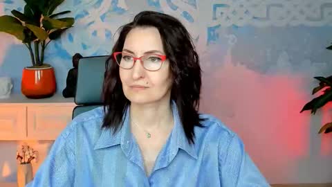 Snapshot of unatera chatting on October 19, 2025, 5:19 am UnaTera online show from October 19, 2025, 5:19 am