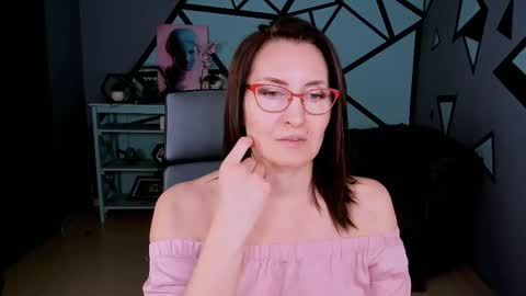 Snapshot of unatera chatting on February 1, 2026, 9:08 am UnaTera online show from February 1, 2026, 9:08 am