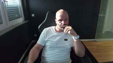 Uncle Bear online show from November 12, 2025, 9:53 am