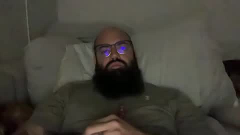 Snapshot of uncutbeard129840 chatting on December 16, 2025, 2:00 pm uncutbeard129840 online show from December 16, 2025, 2:00 pm