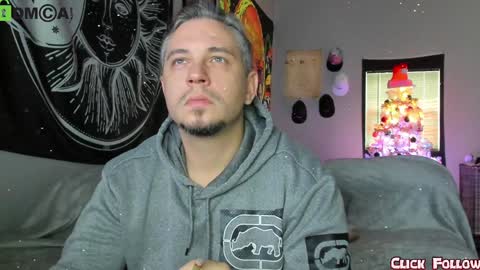 Snapshot of uncutstudxxx chatting on December 3, 2024, 7:33 pm UncutSTUDXXXManyvids online show from December 3, 2024, 7:33 pm