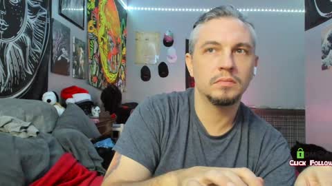 Snapshot of uncutstudxxx chatting on January 8, 2025, 5:48 am UncutSTUDXXXManyvids online show from January 8, 2025, 5:48 am