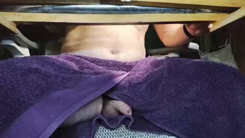 Under the desk online show from November 3, 2025, 9:48 pm