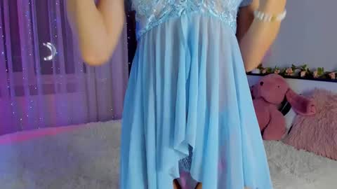 Snapshot of under_the_skin chatting on December 1, 2024, 4:29 pm Under The Skin online show from December 1, 2024, 4:29 pm