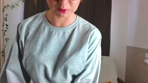 Snapshot of unforgettablehelen chatting on April 15, 2026, 10:00 am unforgettablehelen online show from April 15, 2026, 10:00 am