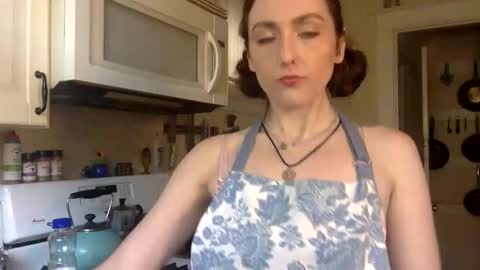 Lola Moonstone online show from November 12, 2025, 5:57 pm