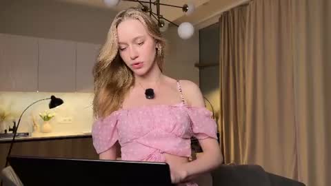 UnnaBella online show from June 21, 2026, 7:27 pm