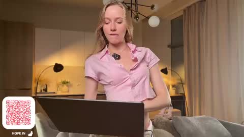 UnnaBella online show from July 13, 2026, 8:11 pm