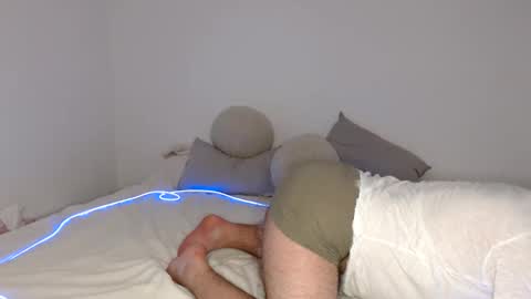 unveilx_ online show from April 12, 2026, 12:32 pm