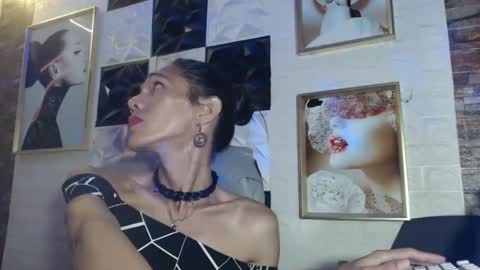 Snapshot of ur_chrizzy_fav chatting on October 13, 2025, 8:20 pm chrizzy online show from October 13, 2025, 8:20 pm