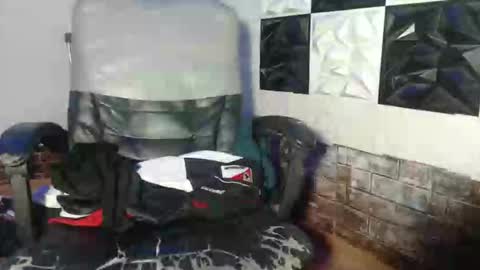 Snapshot of ur_chrizzy_fav chatting on October 18, 2025, 9:37 pm chrizzy online show from October 18, 2025, 9:37 pm