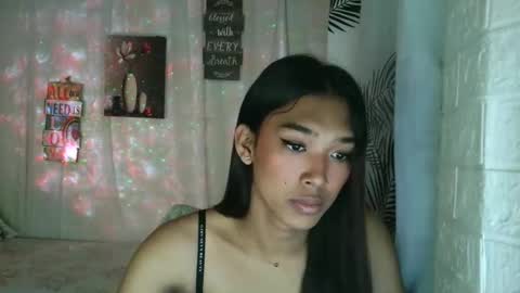 ur_dazzlingmorenaxx online show from February 18, 2026, 6:04 pm