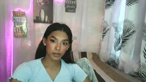 ur_dazzlingmorenaxx online show from May 2, 2026, 3:55 am