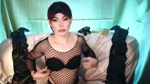 MISS ANNA online show from June 12, 2026, 10:25 am