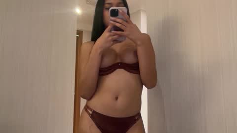 Snapshot of ur_mija_veronica chatting on April 20, 2026, 5:16 pm Veronica Lodge online show from April 20, 2026, 5:16 pm