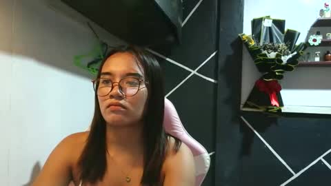 Snapshot of ur_wetwife chatting on November 19, 2025, 2:50 pm ur_wetwife online show from November 19, 2025, 2:50 pm