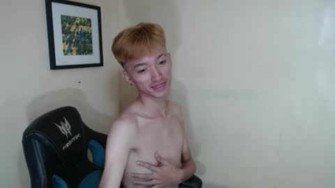 Snapshot of urasian_femboyxxx chatting on April 19, 2026, 9:52 am urasian_femboyxxx online show from April 19, 2026, 9:52 am