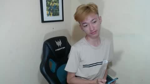 Snapshot of urasian_femboyxxx chatting on April 20, 2026, 1:03 pm urasian_femboyxxx online show from April 20, 2026, 1:03 pm