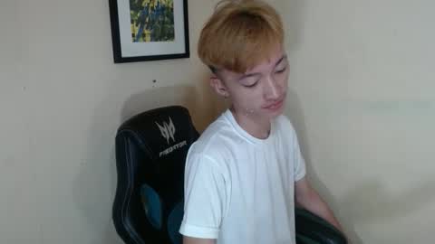 Snapshot of urasian_femboyxxx chatting on April 21, 2026, 7:25 am urasian_femboyxxx online show from April 21, 2026, 7:25 am