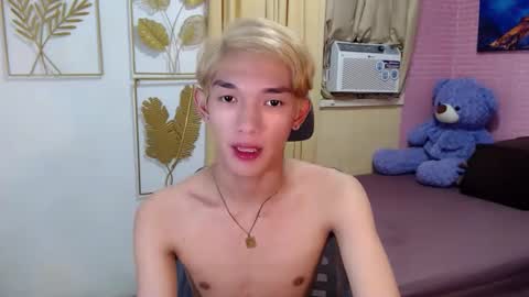 urasian_john20 online show from April 11, 2026, 5:45 am