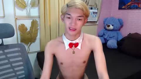 urasian_john20 online show from April 28, 2026, 2:27 am