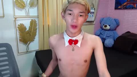 urasian_john20 online show from April 28, 2026, 10:59 pm