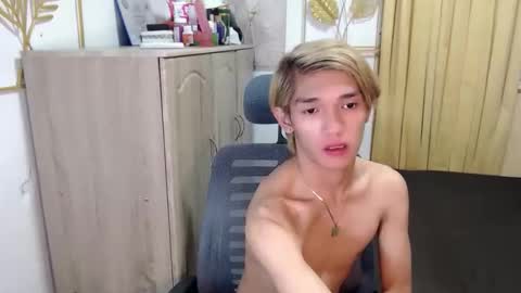 Snapshot of urasian_john20 chatting on June 9, 2026, 3:23 pm urasian_john20 online show from June 9, 2026, 3:23 pm