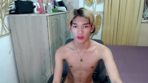urasian_john20 online show from July 4, 2026, 10:32 am