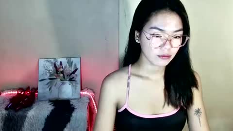 urasian_mary online show from April 28, 2026, 8:25 pm