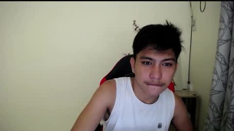 Snapshot of urcuteguy_jhonx chatting on November 4, 2025, 2:38 pm Dannie online show from November 4, 2025, 2:38 pm