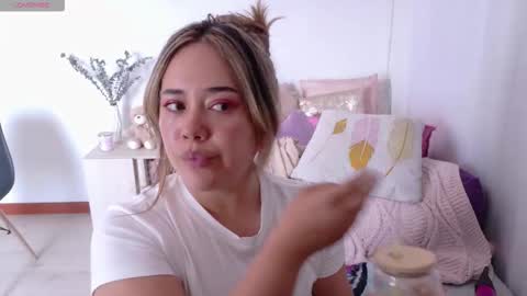 Snapshot of urdreamgiirl chatting on February 13, 2026, 8:38 pm Mia Miller online show from February 13, 2026, 8:38 pm