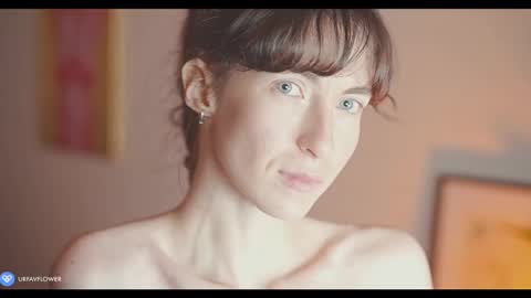 Snapshot of urfavflwers chatting on January 14, 2025, 2:11 pm Aleksandra online show from January 14, 2025, 2:11 pm