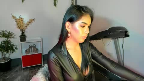 Snapshot of urfavouriteobsession chatting on January 5, 2025, 2:41 pm Angela Cullens online show from January 5, 2025, 2:41 pm