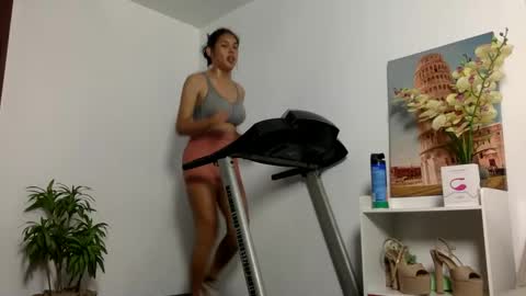 Snapshot of urfavouriteobsession chatting on February 6, 2025, 9:17 pm Angela Cullens online show from February 6, 2025, 9:17 pm