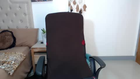 Snapshot of urfavrtemandy chatting on December 28, 2024, 2:21 pm Mandy 3 online show from December 28, 2024, 2:21 pm