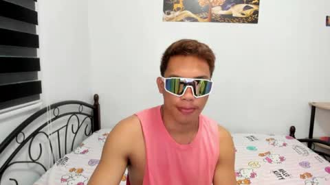 urfucker_vinz online show from June 15, 2026, 4:58 am
