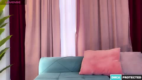 Snapshot of urgoddessjenny chatting on December 11, 2024, 5:32 am Jenny online show from December 11, 2024, 5:32 am