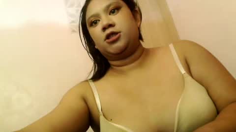 Snapshot of urhotmariahclara chatting on June 1, 2026, 12:29 pm Anna online show from June 1, 2026, 12:29 pm