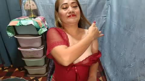 Snapshot of urhotmomzoey chatting on July 26, 2026, 2:46 pm urhotmomzoey online show from July 26, 2026, 2:46 pm