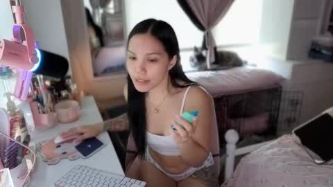 Snapshot of urlittlefilipina chatting on November 16, 2025, 4:23 pm urlittlefilipina online show from November 16, 2025, 4:23 pm