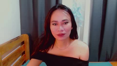 urlovely_che online show from November 17, 2025, 2:50 am