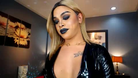 Snapshot of urmajestytyra chatting on February 1, 2025, 2:16 am UrMajestyTyra online show from February 1, 2025, 2:16 am