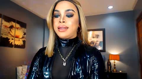 Snapshot of urmajestytyra chatting on February 18, 2025, 12:37 am UrMajestyTyra online show from February 18, 2025, 12:37 am