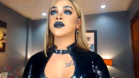 Snapshot of urmajestytyra chatting on February 19, 2025, 12:35 am UrMajestyTyra online show from February 19, 2025, 12:35 am