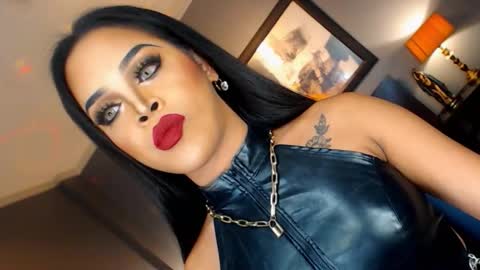 Snapshot of urmajestytyra chatting on November 18, 2025, 1:11 am UrMajestyTyra online show from November 18, 2025, 1:11 am