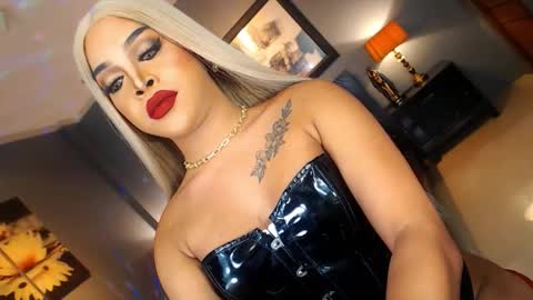 Snapshot of urmajestytyra chatting on November 19, 2025, 1:27 am UrMajestyTyra online show from November 19, 2025, 1:27 am