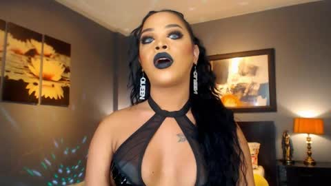 UrMajestyTyra online show from April 17, 2026, 1:52 am