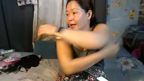 Snapshot of urpinay_singlemother chatting on June 6, 2026, 10:42 am urpinay_singlemother online show from June 6, 2026, 10:42 am