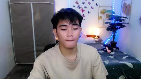 urpinoy_cummer online show from March 4, 2026, 12:33 pm
